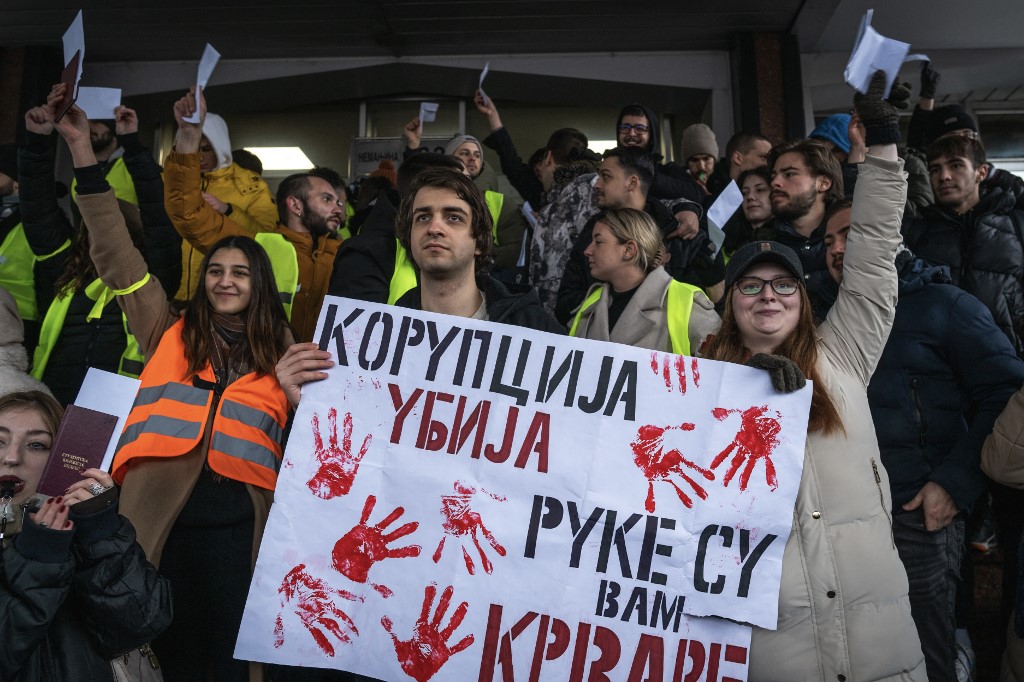 Violences sanglantes en Serbie : le président Vucic condamne les manifestants